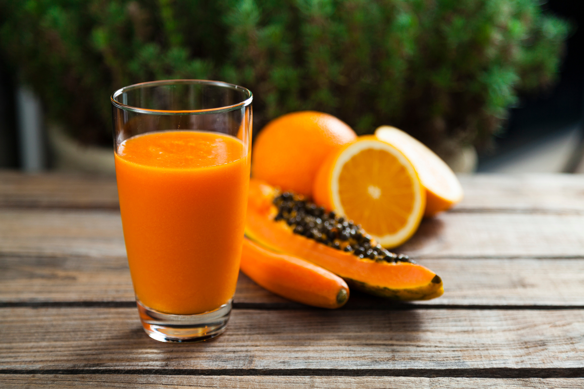 Deliciosa receita de vitamina de mamão com laranja